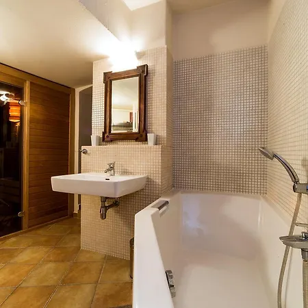 Guest house Cortes 4*